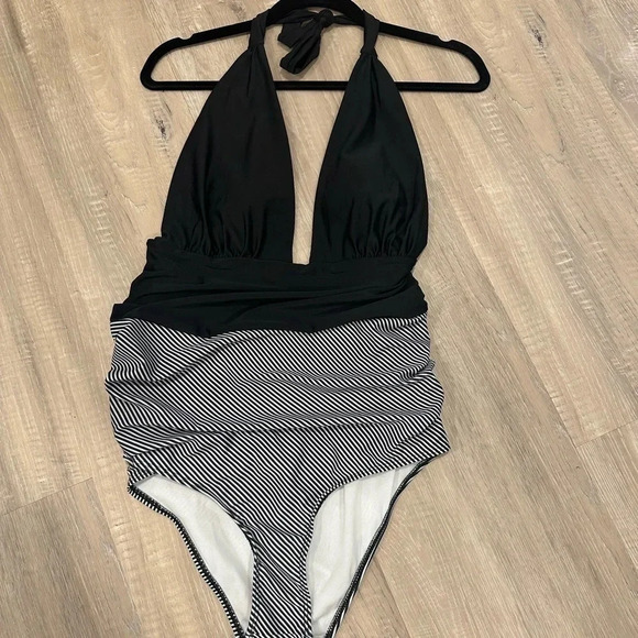Make A Splash L  Black & White Halter Swimsuit - Picture 3 of 6